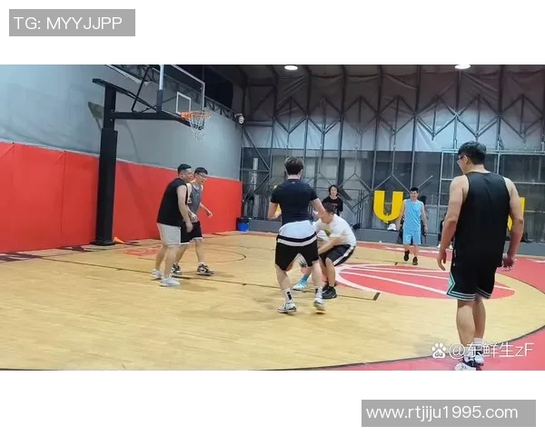 篮球明星亲自送球到校园激励年轻球员追逐梦想
